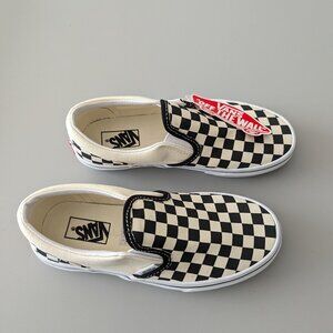 NIB Vans Kids Classic Slip-on, checkerboard, US Size 2